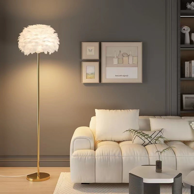 Glam Feather Floor Lamp with Warm Glow - Elegant Light for Cozy & Luxurious Home Spaces