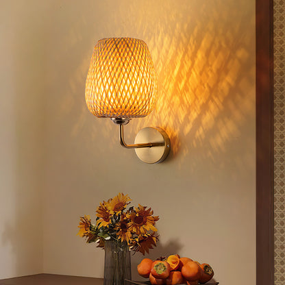 Rattan Wall Lamp with Diamond Pattern Projection for Cozy Ambiance
